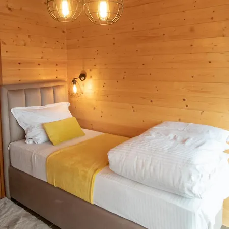 Tara Vista Cabin Villa *
