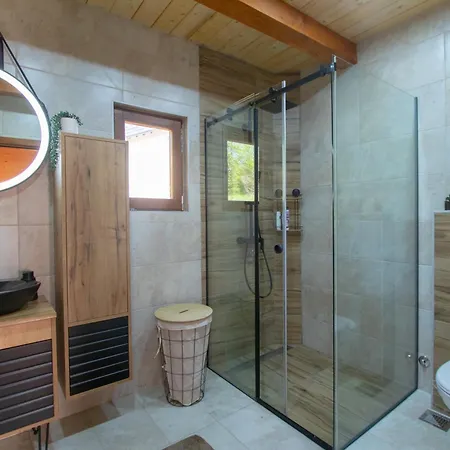 Tara Vista Cabin